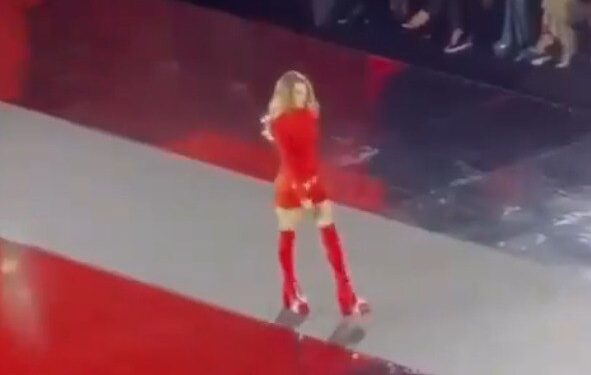 BELINDA SUFRE CAÍDA EN DESFILE DE L'ORÉAL EN PARÍS 1 BELINDA SUFRE CAÍDA EN DESFILE DE L’ORÉAL EN PARÍS