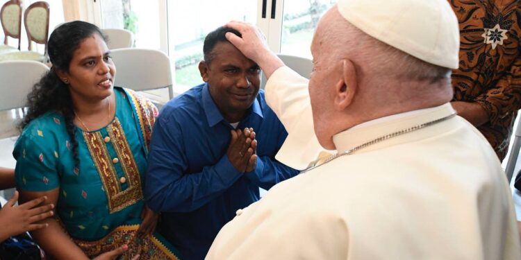 EL PAPA FRANCISCO LLEGA A YAKARTA PARA PROMOVER LA FE Y LA FRATERNIDAD 1 EL PAPA FRANCISCO LLEGA A YAKARTA PARA PROMOVER LA FE Y LA FRATERNIDAD