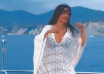 SALMA HAYEK BAILA AL RITMO DEL VALLENATO Y CAUTIVA A SUS SEGUIDORES
