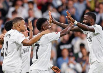 REAL MADRID SE ACERCA AL BARCELONA TRAS VENCER AL ALAVÉS