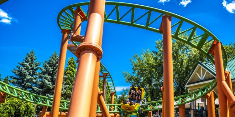 FALLA EN MONTAÑA RUSA DE TEXAS ATRAPA A VISITANTES 1 FALLA EN MONTAÑA RUSA DE TEXAS ATRAPA A VISITANTES