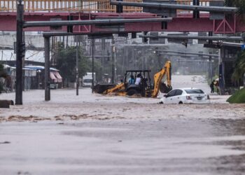 DESLIZAMIENTOS POR HURACÁN JOHN AFECTAN ACAPULCO