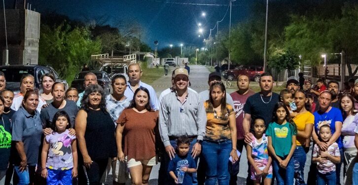 PRENDE RAÚL CANTÚ NUEVO ALUMBRADO PÚBLICO EN SALINAS 1 PRENDE RAÚL CANTÚ NUEVO ALUMBRADO PÚBLICO EN SALINAS