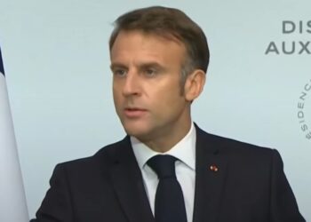 FRANCIA ADMITE TRÁMITE DE MOCIÓN PARA DESTITUIR A MACRON