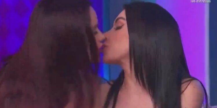 GALA MONTES Y KARIME PINDTER CONFIRMAN SU RELACIÓN 1 GALA MONTES Y KARIME PINDTER CONFIRMAN SU RELACIÓN