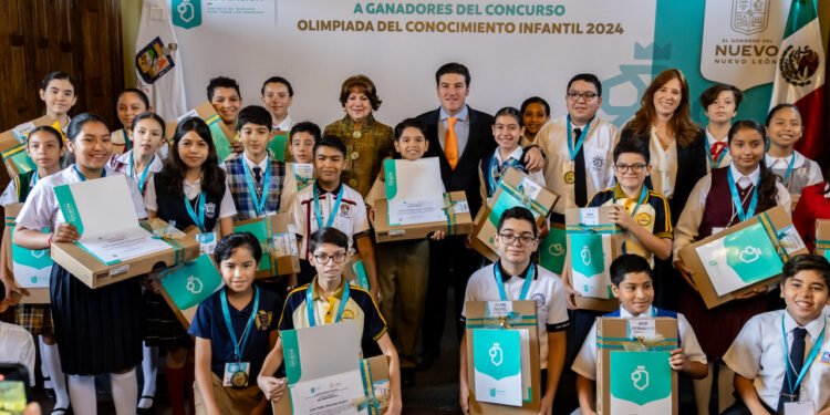 DAN NL Y FUNDACIÓN BBVA BECAS Y LAPTOPS A ESTUDIANTES DESTACADOS 1 DAN NL Y FUNDACIÓN BBVA BECAS Y LAPTOPS A ESTUDIANTES DESTACADOS