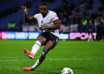 ADEBOYEJO SE LESIONA TRAS UN ESTORNUDO DURANTE PARTIDO