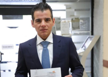 PRESENTA MIKE FLORES ACUERDO PARA QUE EMPLEADOS DEL CONGRESO RECIBAN SUELDO