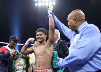 SHAKUR STEVENSON REPROGRAMA DEFENSA DE TÍTULO POR LESIÓN