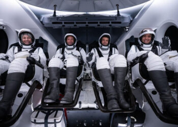 HACE MILLONARIO PRIMERA CAMINATA ESPACIAL PAGADA CON SPACE X