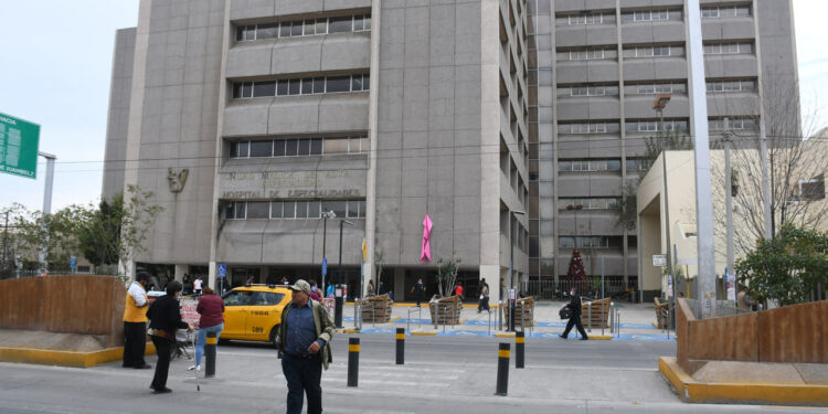 DA IMSS A PACIENTE LIMPIADOR MULTIUSOS ¡EN LUGAR DE AGUA DE JAMAICA! 1 DA IMSS A PACIENTE LIMPIADOR MULTIUSOS ¡EN LUGAR DE AGUA DE JAMAICA!