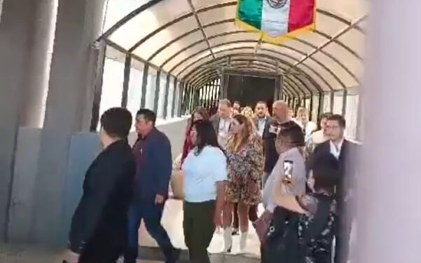 AVIENTAN EN NL BILLETES Y ‘PASTELAZO’ A MINISTRA DE LA CORTE CERCANA A AMLO 1 AVIENTAN EN NL BILLETES Y ‘PASTELAZO’ A MINISTRA DE LA CORTE CERCANA A AMLO