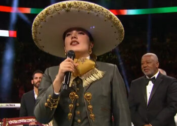 CAMBIA HIJA DE ALEJANDRO FERNÁNDEZ LETRA DEL HIMNO EN PELEA DE ‘CANELO’