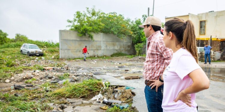RECORRE RAÚL CANTÚ ZONAS AFECTADAS POR LLUVIAS EN SALINAS 1 RECORRE RAÚL CANTÚ ZONAS AFECTADAS POR LLUVIAS EN SALINAS