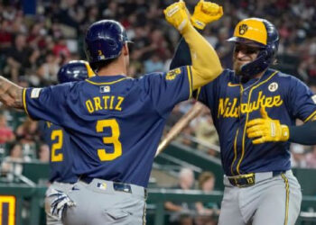 MILWAUKEE BREWERS CONQUISTAN EL TÍTULO DIVISIONAL DE LA MLB
