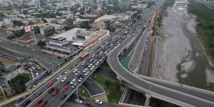 CIERRAN DOS CARRILES DEL TÚNEL HACIA MONTERREY 1 CIERRAN DOS CARRILES DEL TÚNEL HACIA MONTERREY
