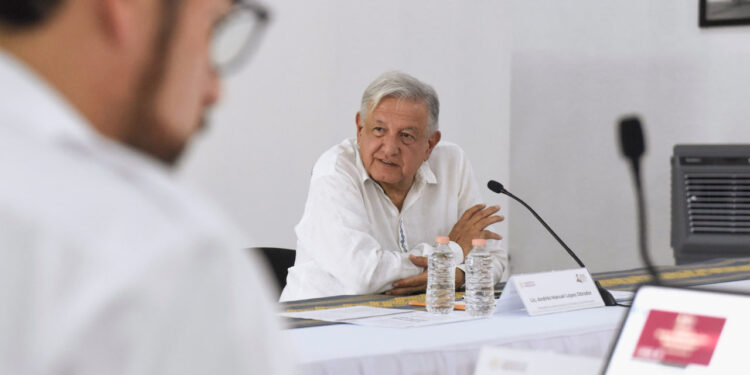 RENUNCIA AMLO A MORENA