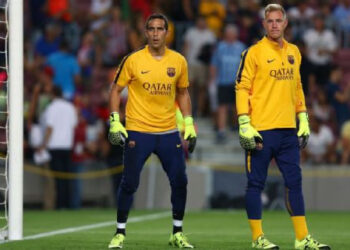 CLAUDIO BRAVO SE OFRECE COMO OPCIÓN PARA REEMPLAZAR A TER STEGEN