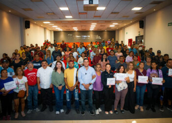 ENTREGA RAÚL CANTÚ ELECTRODOMÉSTICOS A FAMILIAS DAMNIFICADAS