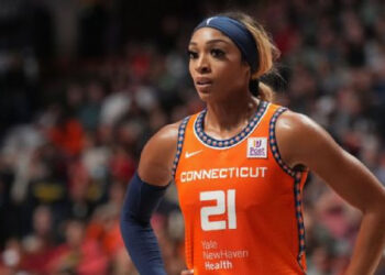 DIJONAI CARRINGTON RECIBE EL PREMIO A LA JUGADORA DE MAYOR PROGRESO EN LA WNBA