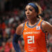 DIJONAI CARRINGTON RECIBE EL PREMIO A LA JUGADORA DE MAYOR PROGRESO EN LA WNBA