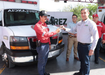 ALCALDE DE JUÁREZ RENTA AMBULANCIAS ¡YA COMPRADAS!
