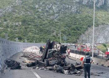 DEJA TRÁILER SIN FRENOS EN AUTOPISTA A SALTILLO AL MENOS 5 MUERTOS