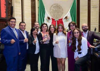 SE REÚNE GOBERNADOR CON DIPUTADOS FEDERALES