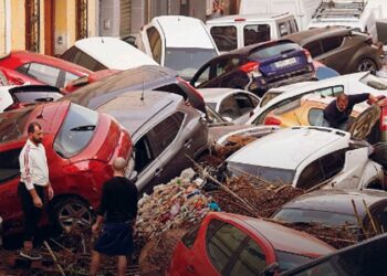 CATÁSTROFE EN ESPAÑA; MUEREN MÁS DE 70 POR INUNDACIONES