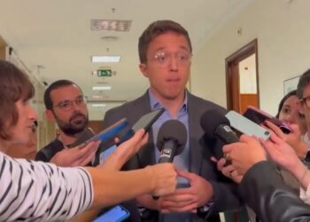 DENUNCIAS DE VIOLENCIA SEXUAL SACUDEN A ÍÑIGO ERREJÓN