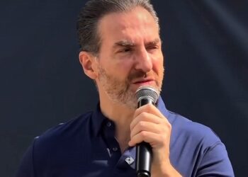 MONTERREY ‘NO LE DEBE UN CINCO’ A AGUA Y DRENAJE, DICE ADRIÁN