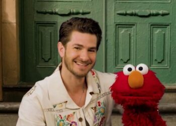 ANDREW GARFIELD HABLA SOBRE EL DUELO EN UNA ENTREVISTA CON ELMO