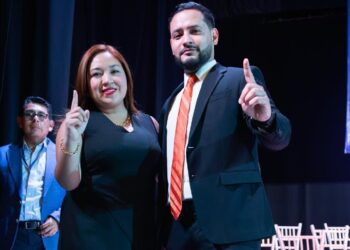 VAN ‘QUEÑO’ Y ANAHÍ EN SAN NICOLÁS POR EDUCACIÓN Y CIUDAD SIN BACHES