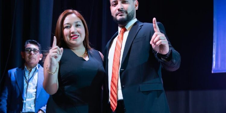 VAN 'QUEÑO' Y ANAHÍ EN SAN NICOLÁS POR EDUCACIÓN Y CIUDAD SIN BACHES 1 VAN ‘QUEÑO’ Y ANAHÍ EN SAN NICOLÁS POR EDUCACIÓN Y CIUDAD SIN BACHES