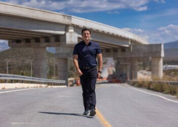 SUPERVISA GOBERNADOR CARRETERA INTERSERRANA