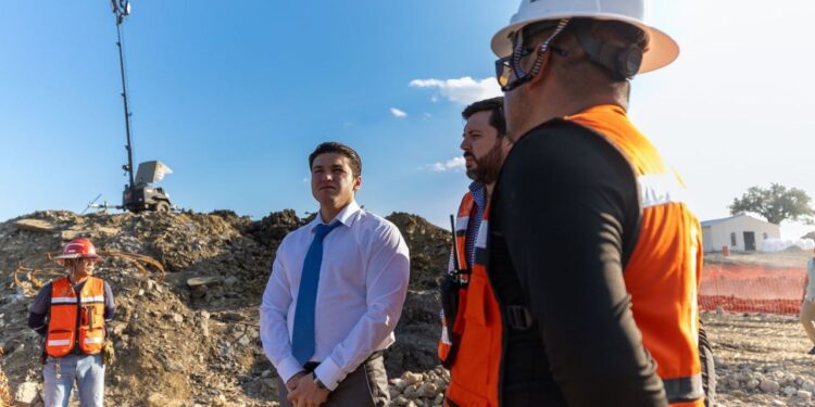 SUPERVISA SAMUEL AVANCES DE CARRETERA INTERSERRANA