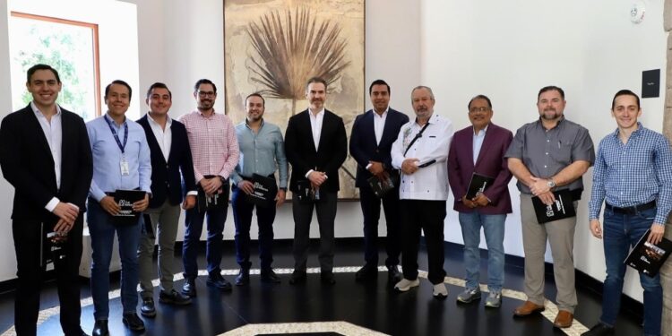 RECIBEN ALCALDES DE NL MÁS QUE NADIE… ¡Y NO LLENAN! 1 RECIBEN ALCALDES DE NL MÁS QUE NADIE… ¡Y NO LLENAN!