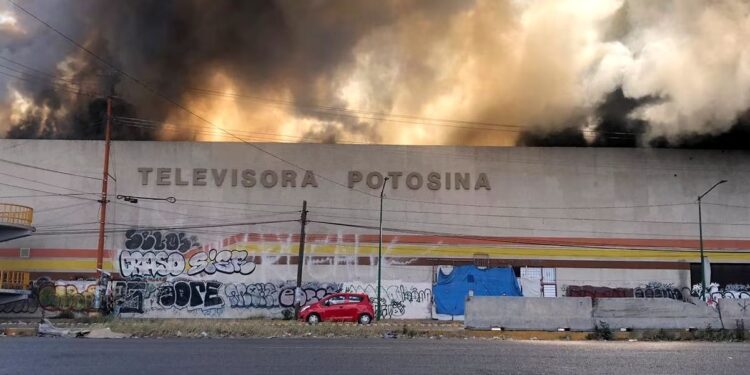 INCENDIO EN LAS INSTALACIONES ABANDONADAS DEL EXTINTO CANAL 13 1 INCENDIO EN LAS INSTALACIONES ABANDONADAS DEL EXTINTO CANAL 13