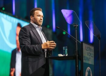 ‘HASTA LA VISTA BABY’; ANUNCIA SCHWARZENEGGER QUE VOTARÁ POR KAMALA