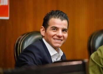 LLAMA MIKE FLORES A DEJAR ATRÁS GRILLAS