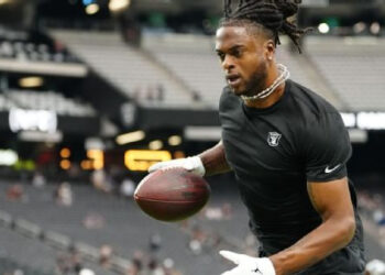 RAIDERS PODRÍAN TRASPASAR A DAVANTE ADAMS