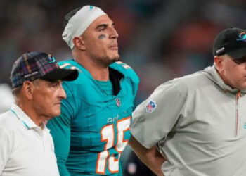 LOS MIAMI DOLPHINS PIERDEN A JAELAN PHILLIPS PARA EL RESTO DE LA TEMPORADA