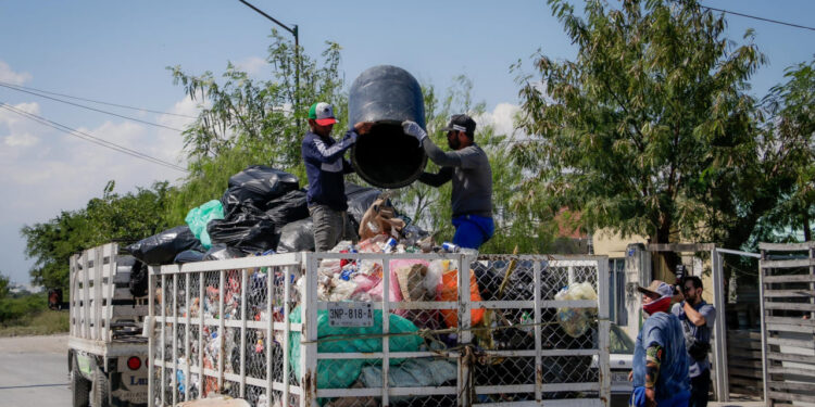 DEJA ‘PATO’ LOZANO A PESQUERÍA DESFALCADO Y SIN SERVICIO DE RECOLECCIÓN DE BASURA 1 DEJA ‘PATO’ LOZANO A PESQUERÍA DESFALCADO Y SIN SERVICIO DE RECOLECCIÓN DE BASURA