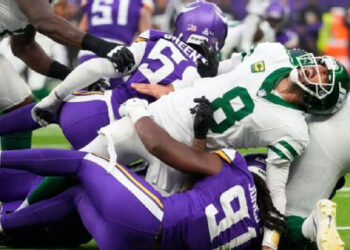 AARON RODGERS SUFRE ESGUINCE DE TOBILLO Y PREOCUPA A LOS NEW YORK JETS