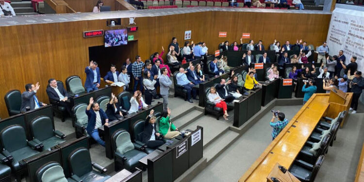 ‘DESAIRA GOBERNADOR AL CONGRESO’.- PRIAN Y PRD 1 ‘DESAIRA GOBERNADOR AL CONGRESO’.- PRIAN Y PRD