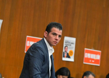 PACTA MIKE FLORES REUNIÓN DE SAMUEL CON DIPUTADOS