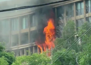 INCENDIO EN EDIFICIO DE LUJO EN SAN PEDRO