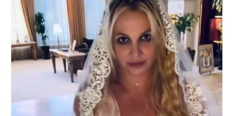 SE CASA BRITNEY… ¡CON ELLA MISMA! 1 SE CASA BRITNEY… ¡CON ELLA MISMA!