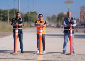 REPARA ARRATIA BACHES EN AVENIDAS DE JUÁREZ CON CONCRETO HIDRÁULICO