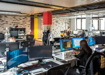 BRUCE NESMITH CRITICA LA INDUSTRIA DE VIDEOJUEGOS: “SI NO VENDES MILLONES, ESTÁS MUERTO”